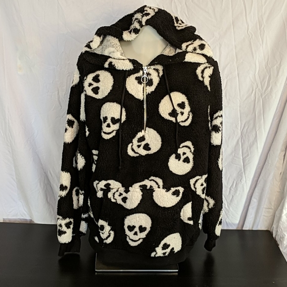 B Flawless Tops - 🎉BOGO 🎉 🆕 B Flawless Fuzzy Skull Hoodie